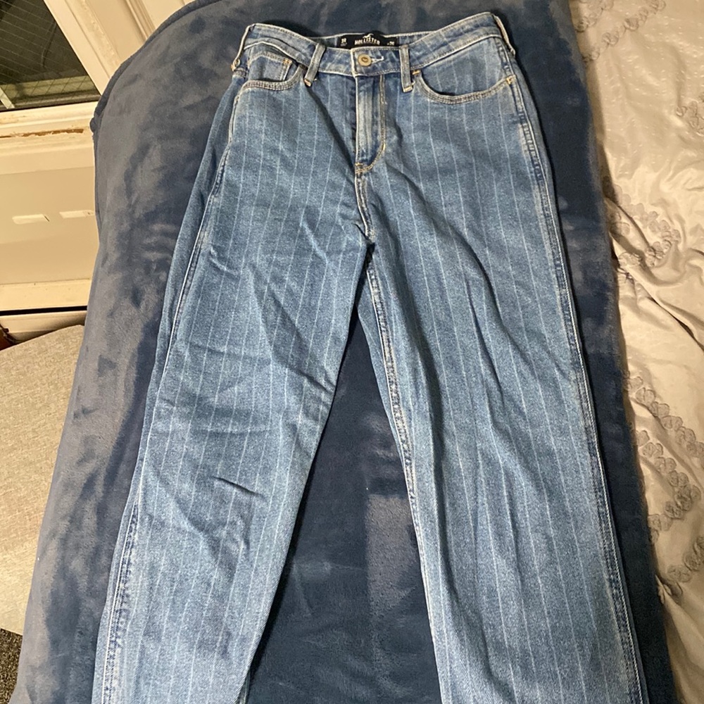 Hollister ultra high-rise mom jean